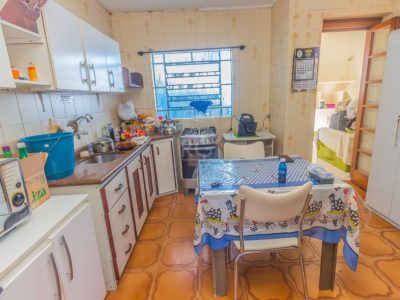 Casa à venda com 165m², 3 quartos, 4 vagas no bairro Santa Tereza em Porto Alegre - Foto 2