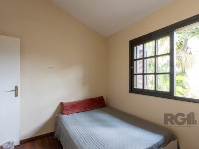 Casa à venda com 426m², 3 quartos, 1 suíte, 5 vagas no bairro Tristeza em Porto Alegre - Foto 41