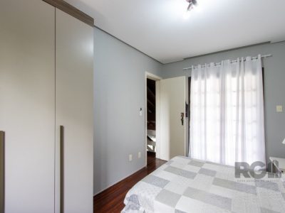 Casa à venda com 426m², 3 quartos, 1 suíte, 5 vagas no bairro Tristeza em Porto Alegre - Foto 46