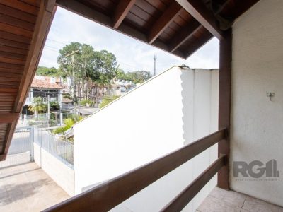 Casa à venda com 426m², 3 quartos, 1 suíte, 5 vagas no bairro Tristeza em Porto Alegre - Foto 49