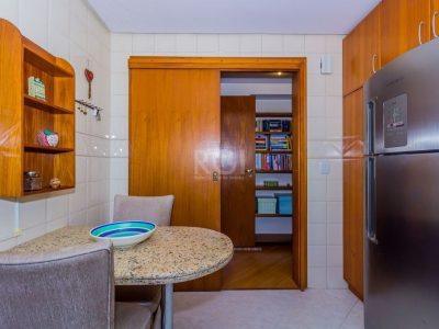 Apartamento à venda com 154m², 3 quartos, 1 suíte, 2 vagas no bairro Higienópolis em Porto Alegre - Foto 14