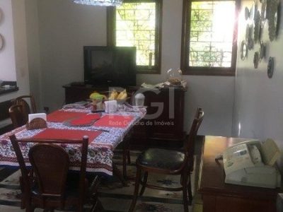 Casa à venda com 406m², 3 quartos, 1 suíte, 4 vagas no bairro Três Figueiras em Porto Alegre - Foto 14