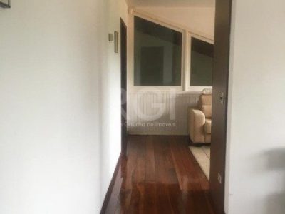 Casa à venda com 406m², 3 quartos, 1 suíte, 4 vagas no bairro Três Figueiras em Porto Alegre - Foto 19