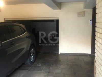 Casa à venda com 406m², 3 quartos, 1 suíte, 4 vagas no bairro Três Figueiras em Porto Alegre - Foto 28