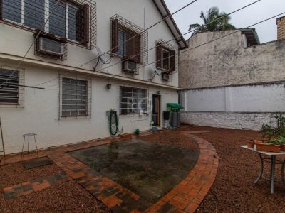 Casa à venda com 203m², 3 quartos, 1 suíte, 2 vagas no bairro Santa Tereza em Porto Alegre - Foto 32