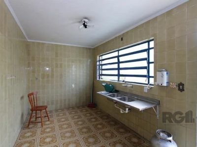 Casa à venda com 350m², 5 quartos, 1 suíte, 4 vagas no bairro Partenon em Porto Alegre - Foto 5