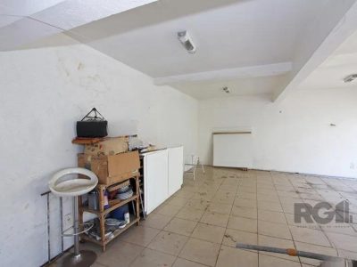 Casa à venda com 350m², 5 quartos, 1 suíte, 4 vagas no bairro Partenon em Porto Alegre - Foto 23