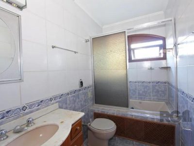 Casa à venda com 350m², 5 quartos, 1 suíte, 4 vagas no bairro Partenon em Porto Alegre - Foto 20