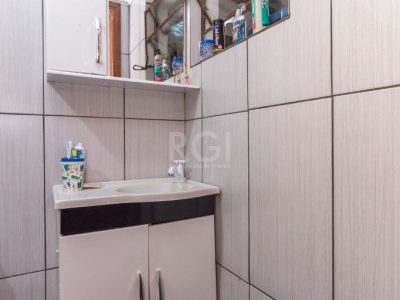 Casa à venda com 120m², 4 quartos, 1 vaga no bairro Medianeira em Porto Alegre - Foto 12