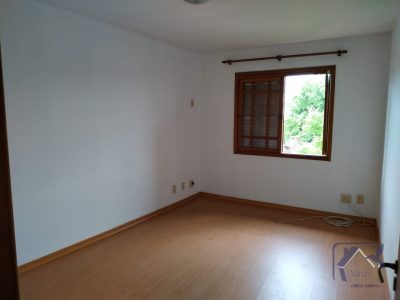 Casa à venda com 220m², 3 quartos, 1 suíte, 4 vagas no bairro Ipanema em Porto Alegre - Foto 8