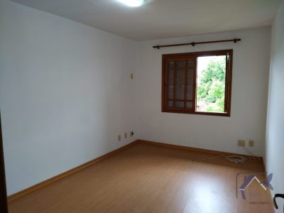 Casa à venda com 220m², 3 quartos, 1 suíte, 4 vagas no bairro Ipanema em Porto Alegre - Foto 10