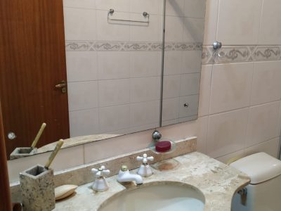 Casa à venda com 220m², 3 quartos, 1 suíte, 4 vagas no bairro Ipanema em Porto Alegre - Foto 11