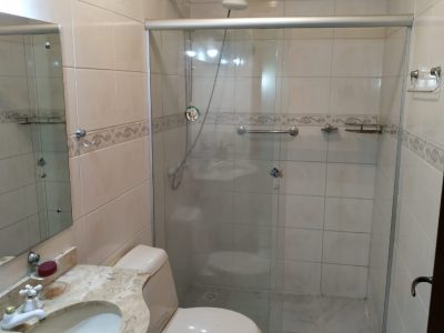 Casa à venda com 220m², 3 quartos, 1 suíte, 4 vagas no bairro Ipanema em Porto Alegre - Foto 12