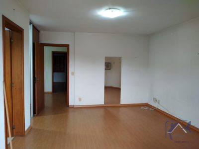 Casa à venda com 220m², 3 quartos, 1 suíte, 4 vagas no bairro Ipanema em Porto Alegre - Foto 15