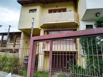 Casa à venda com 220m², 3 quartos, 1 suíte, 4 vagas no bairro Ipanema em Porto Alegre - Foto 2