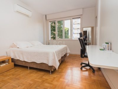 Apartamento à venda com 130m², 3 quartos, 1 suíte, 2 vagas no bairro Independência em Porto Alegre - Foto 8