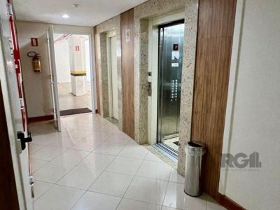 Apartamento à venda com 83m², 3 quartos, 1 suíte, 1 vaga no bairro Santana em Porto Alegre - Foto 6