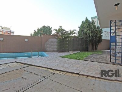 Casa à venda com 400m², 4 quartos, 2 suítes, 3 vagas no bairro Jardim Itu em Porto Alegre - Foto 13