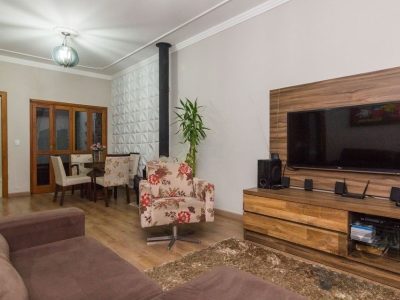 Casa à venda com 196m², 3 quartos, 1 suíte, 4 vagas no bairro Glória em Porto Alegre - Foto 3