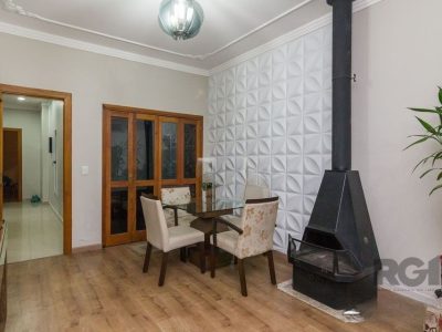 Casa à venda com 196m², 3 quartos, 1 suíte, 4 vagas no bairro Glória em Porto Alegre - Foto 4