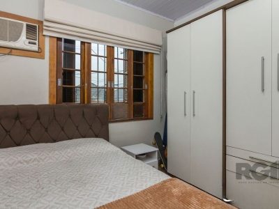 Casa à venda com 196m², 3 quartos, 1 suíte, 4 vagas no bairro Glória em Porto Alegre - Foto 8