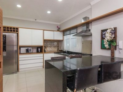 Casa à venda com 196m², 3 quartos, 1 suíte, 4 vagas no bairro Glória em Porto Alegre - Foto 18