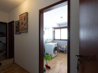 Casa à venda com 519m², 4 quartos, 2 suítes, 4 vagas no bairro Cristal em Porto Alegre - Foto 17