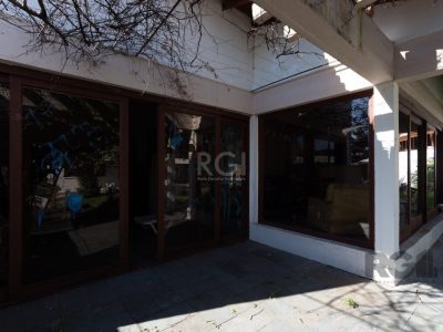 Casa à venda com 519m², 4 quartos, 2 suítes, 4 vagas no bairro Cristal em Porto Alegre - Foto 21