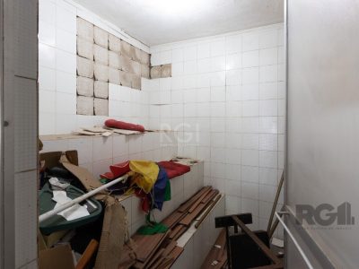 Casa à venda com 519m², 4 quartos, 2 suítes, 4 vagas no bairro Cristal em Porto Alegre - Foto 28