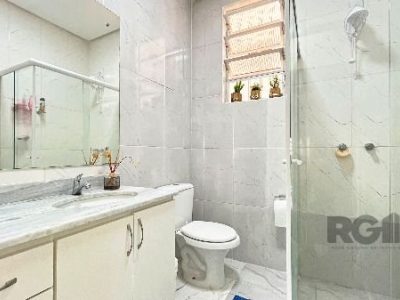 Casa à venda com 100m², 3 quartos, 1 vaga no bairro Medianeira em Porto Alegre - Foto 9