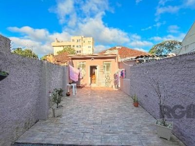 Casa à venda com 100m², 3 quartos, 1 vaga no bairro Medianeira em Porto Alegre - Foto 26