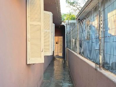 Casa à venda com 100m², 3 quartos, 1 vaga no bairro Medianeira em Porto Alegre - Foto 27