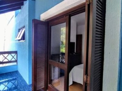 Casa à venda com 248m², 3 quartos, 1 suíte, 2 vagas no bairro Ipanema em Porto Alegre - Foto 9