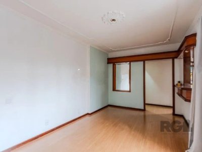 Apartamento à venda com 94m², 3 quartos, 1 suíte, 2 vagas no bairro Auxiliadora em Porto Alegre - Foto 2