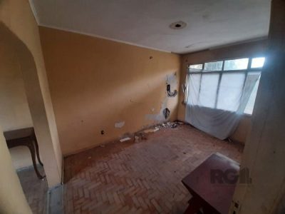 Casa à venda com 200m², 4 quartos, 1 suíte, 2 vagas no bairro Cristal em Porto Alegre - Foto 10