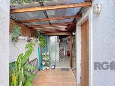 Casa à venda com 212m², 3 quartos, 1 suíte, 3 vagas no bairro Ipanema em Porto Alegre - Foto 17