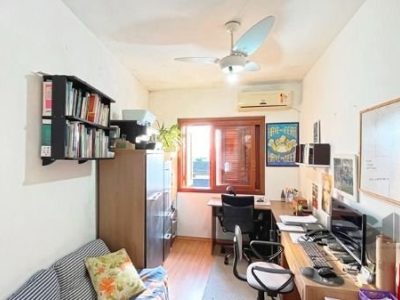 Casa à venda com 212m², 3 quartos, 1 suíte, 3 vagas no bairro Ipanema em Porto Alegre - Foto 28