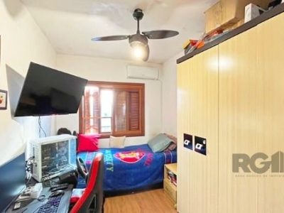 Casa à venda com 212m², 3 quartos, 1 suíte, 3 vagas no bairro Ipanema em Porto Alegre - Foto 30