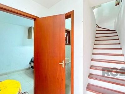 Casa à venda com 212m², 3 quartos, 1 suíte, 3 vagas no bairro Ipanema em Porto Alegre - Foto 22