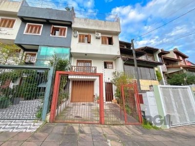 Casa à venda com 212m², 3 quartos, 1 suíte, 3 vagas no bairro Ipanema em Porto Alegre - Foto 39