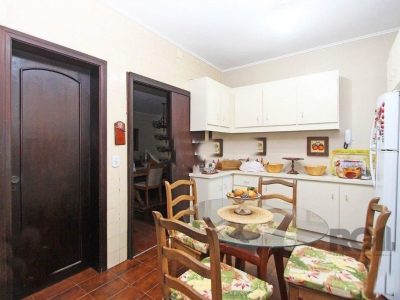 Casa à venda com 192m², 4 quartos, 1 suíte no bairro Três Figueiras em Porto Alegre - Foto 19