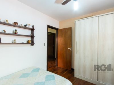 Casa à venda com 389m², 4 quartos, 1 suíte, 3 vagas no bairro Tristeza em Porto Alegre - Foto 24