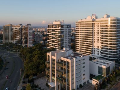 Apartamento à venda com 307m², 3 quartos, 3 suítes, 4 vagas no bairro Jardim Europa em Porto Alegre - Foto 4