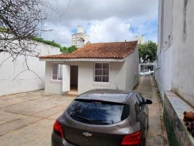 Casa à venda com 105m², 2 quartos, 5 vagas no bairro Petrópolis em Porto Alegre - Foto 2