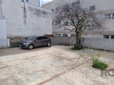 Casa à venda com 105m², 2 quartos, 5 vagas no bairro Petrópolis em Porto Alegre - Foto 3