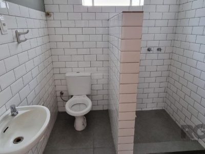 Casa à venda com 105m², 2 quartos, 5 vagas no bairro Petrópolis em Porto Alegre - Foto 9