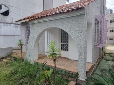 Casa à venda com 105m², 2 quartos, 5 vagas no bairro Petrópolis em Porto Alegre - Foto 19