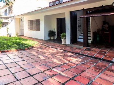 Casa à venda com 352m², 6 quartos, 1 suíte, 3 vagas no bairro Santa Tereza em Porto Alegre - Foto 4