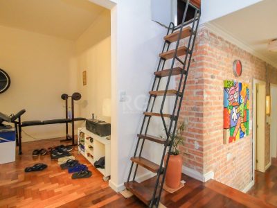 Casa à venda com 280m², 4 quartos, 1 suíte, 3 vagas no bairro Santo Antônio em Porto Alegre - Foto 13