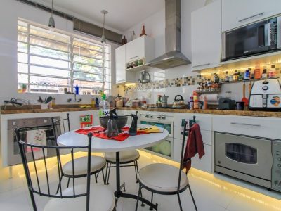 Casa à venda com 280m², 4 quartos, 1 suíte, 3 vagas no bairro Santo Antônio em Porto Alegre - Foto 15